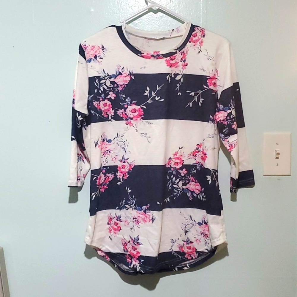 Ceasikery, Medium, Navy Blue and White w/ Pink Roses